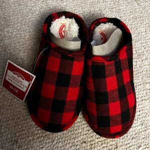 New with tags/size 13 -1 / indoor outdoor soles